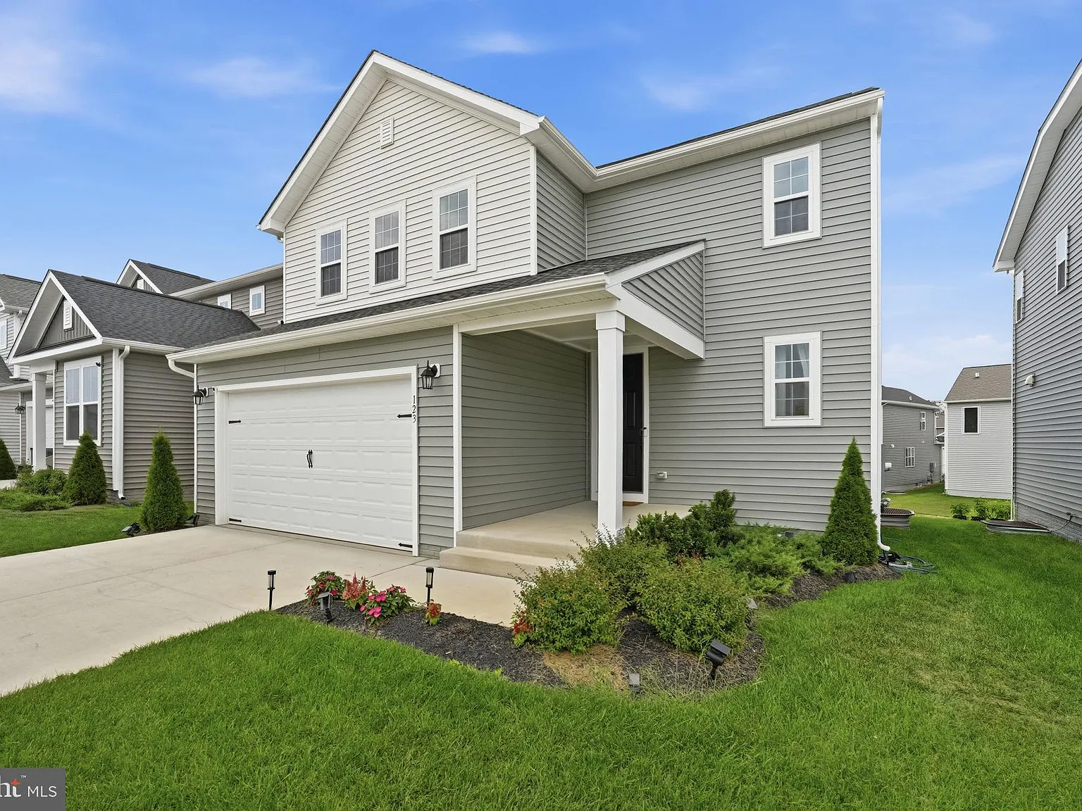 3 bed, 2.5 bath, 1911 sqft, $2,900 — Photo 2