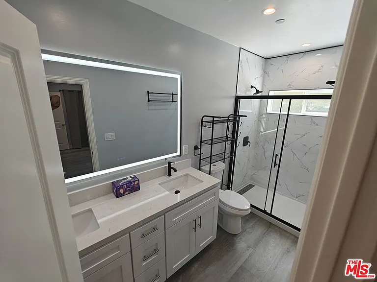 8617 Hatillo Ave — Photo 8