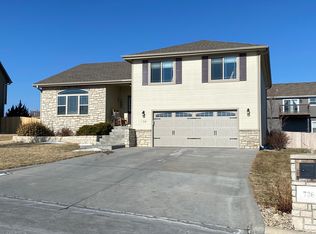 736 Leyden Ridge Cir, Manhattan, KS 66503