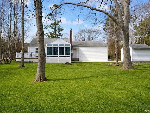 3rd image of 281 Woodacres Road