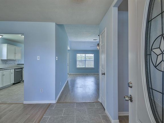 4th image of 2610 Elder Park Ct