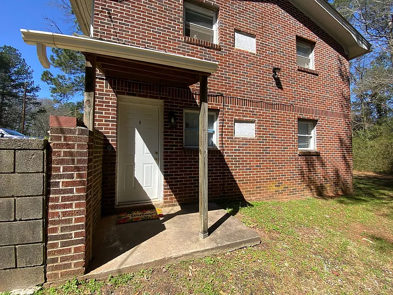 2362 Airport Dr — Photo 1