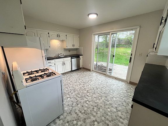 5th image of 2537 S 46th Ave