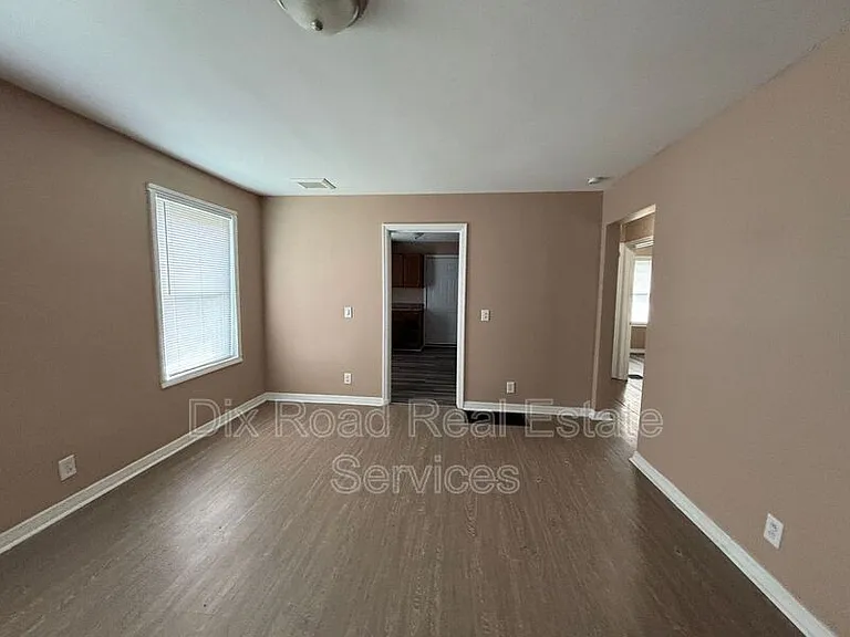 1110 Ellen Dr — Photo 5