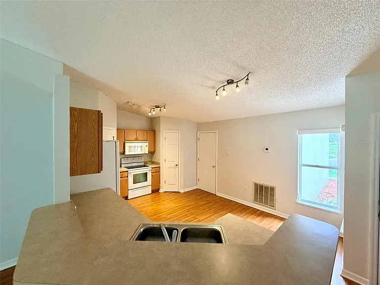 602 Sun Bluff Ln — Photo 5