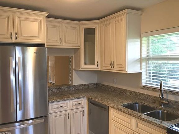 3rd image of 2710 Arbutus St #B1