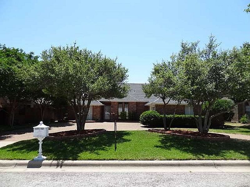 1st image of 3319 Bridlewood Dr