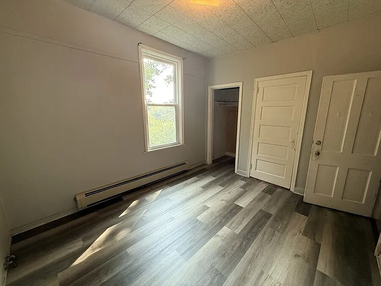 1204 Kenwood Ave — Photo 11