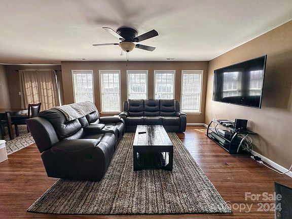 2nd image of 205 Ashton Bluff Cir