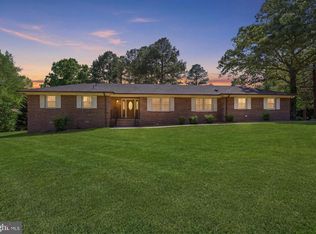 18246 White Pine Dr, Milford, VA 22514