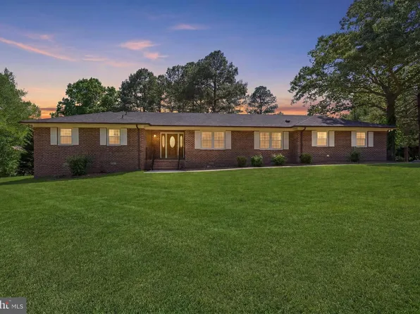 18246 White Pine Dr, Milford, VA 22514