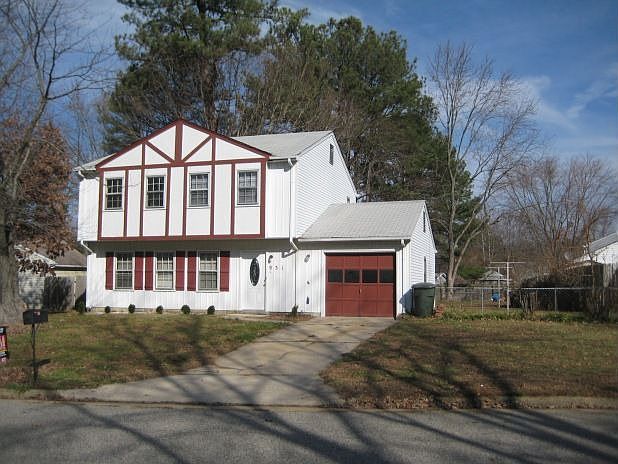 1st image of 931 Red Oak Cir