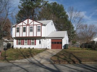 931 Red Oak Cir, Newport News, VA 23608