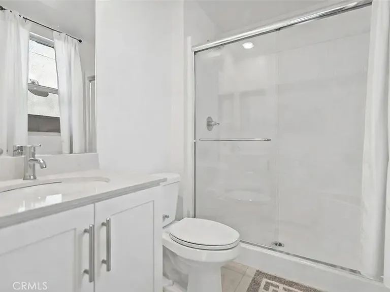 2575 E Embry Ln — Photo 3