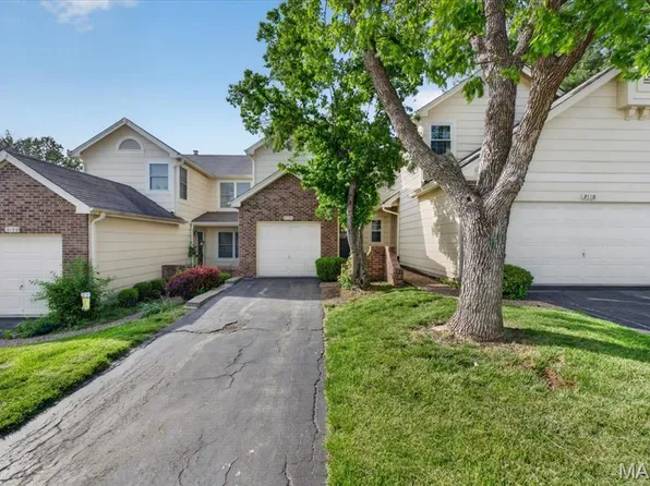 3120 Autumn Trace Dr, Maryland Heights, MO 63043
