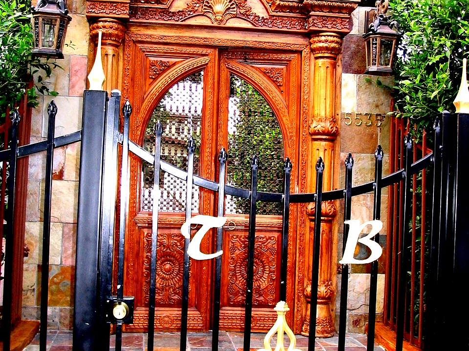 Entrance to Property.
