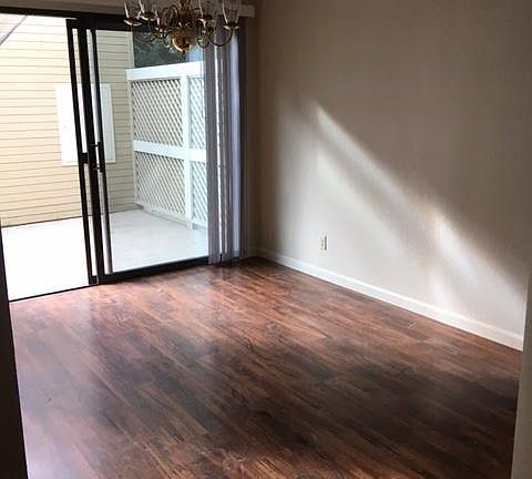 4th image of 955 La Mesa Ter Unit I