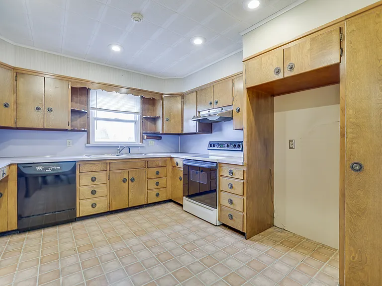 863 Interchange Rd — Photo 6