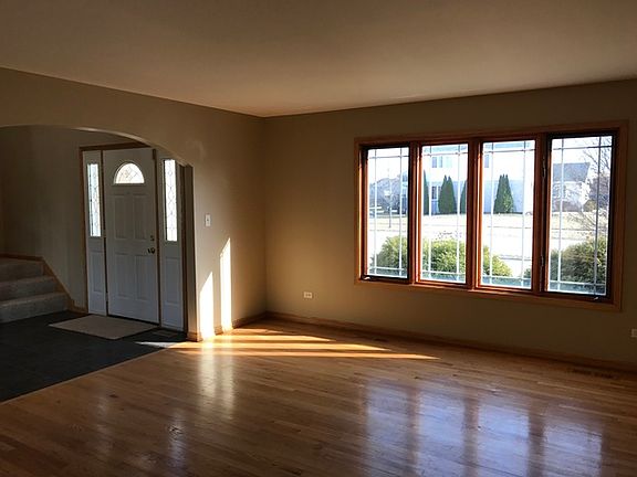 4th image of 21252 Vivienne Dr