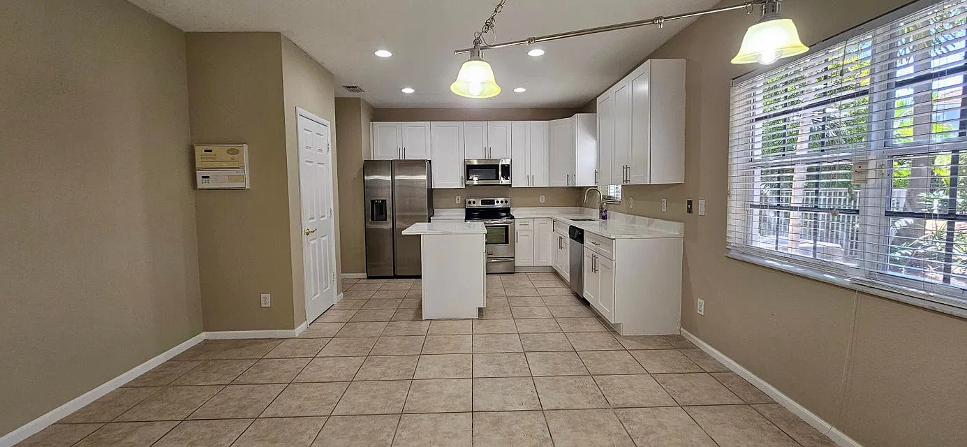 5 bed, 2476 sqft, $4,600 — Photo 4