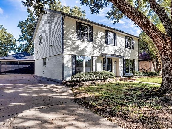 3rd image of 15911 Echo Hill Drive