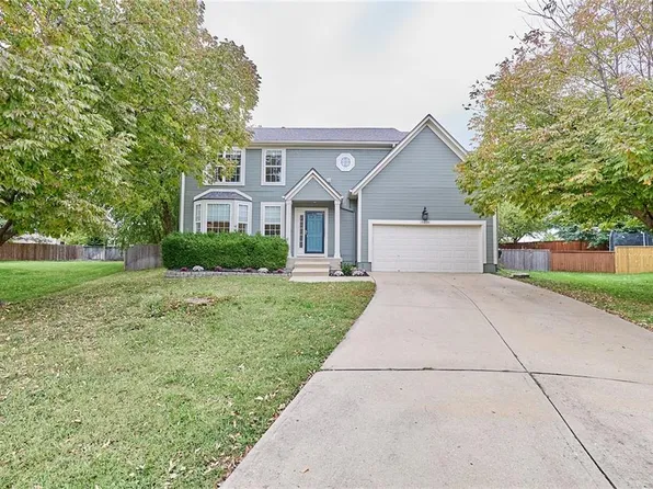 15236 S Roth Dr, Olathe, KS 66062