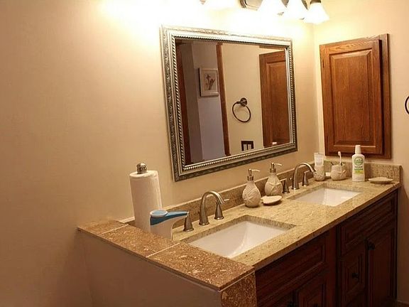 3rd image of 371 Sarah Ln