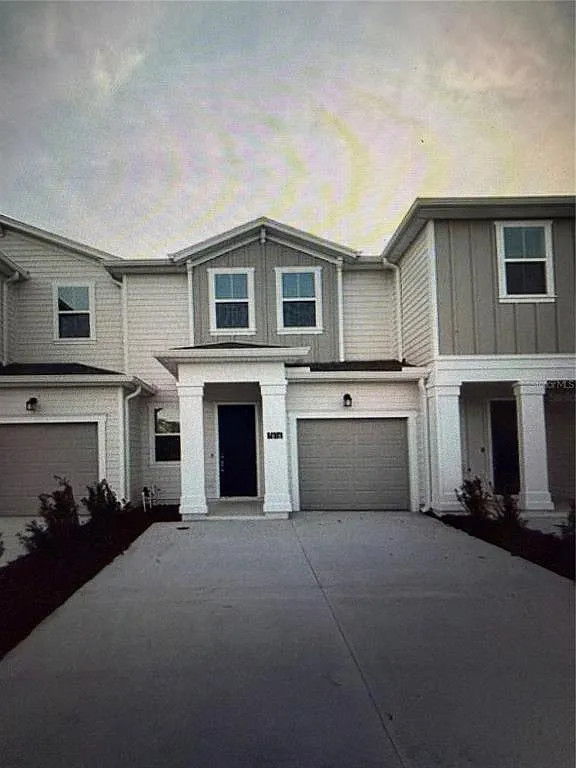 3 bed, 2.5 bath, 1672 sqft, $2,300 — Photo 1
