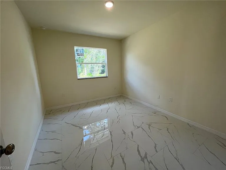 5317 30th St SW — Photo 3