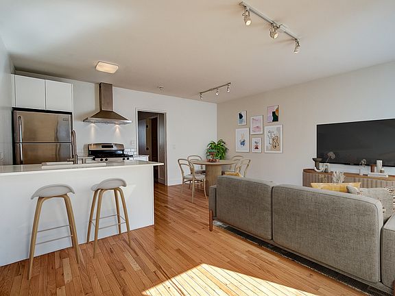 3rd image of 429 N Vendome St #427-1/2