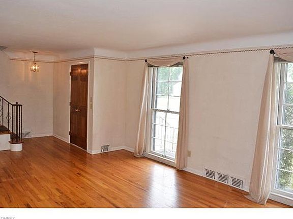 3rd image of 4785 Fay Dr