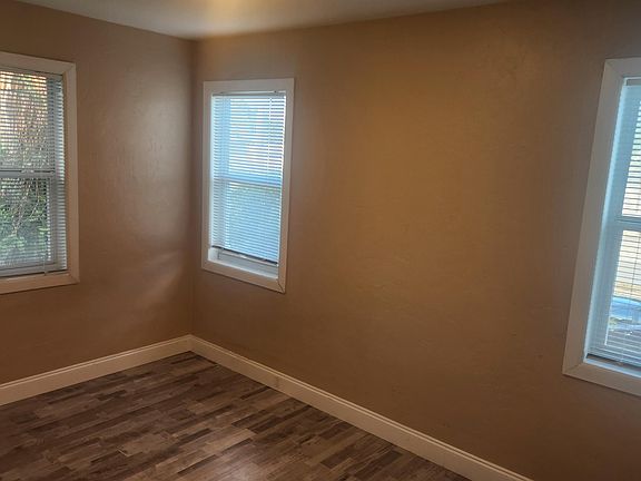 5th image of 205 Shady Pl