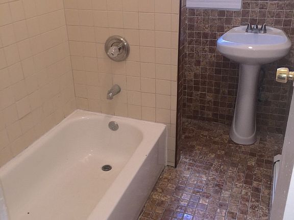3rd image of 316 Glenwood Ave #2