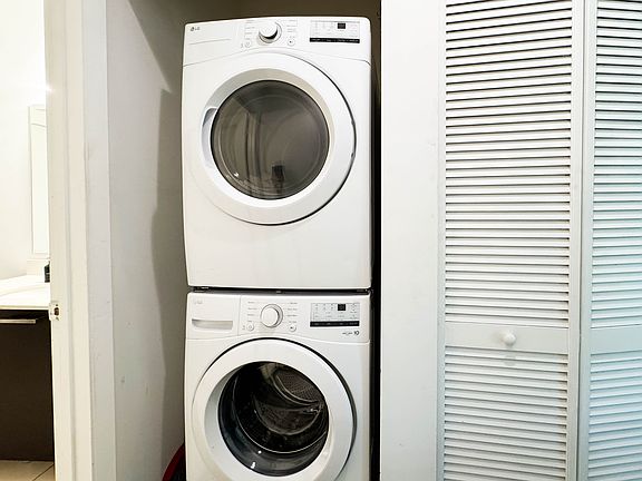 5th image of 333 NE 24th St APT 104