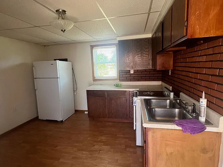 305 E Maple St — Photo 8