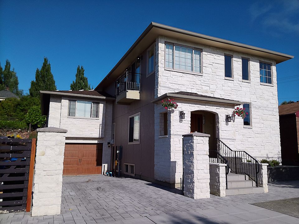 Frontdoor Entry Street view from 16th Avenue S.