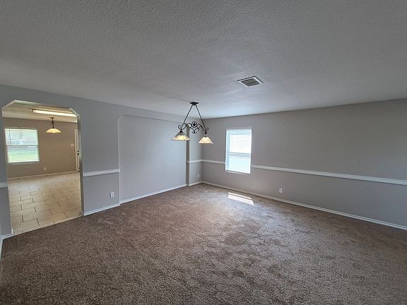 4th image of 161 Briar St