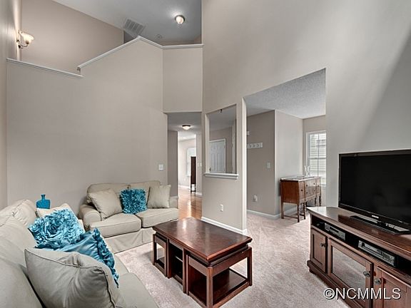 3rd image of 93 Farm Ln
