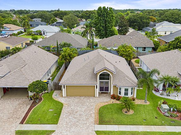 3rd image of 1231 Creek Side Cir