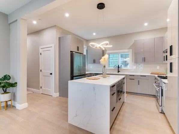 13 Arlington St #A, Somerville, MA 02145