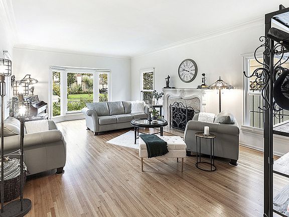 5th image of 133 N Formosa Ave
