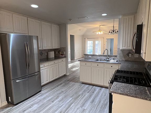 4th image of 8113 Case Dr