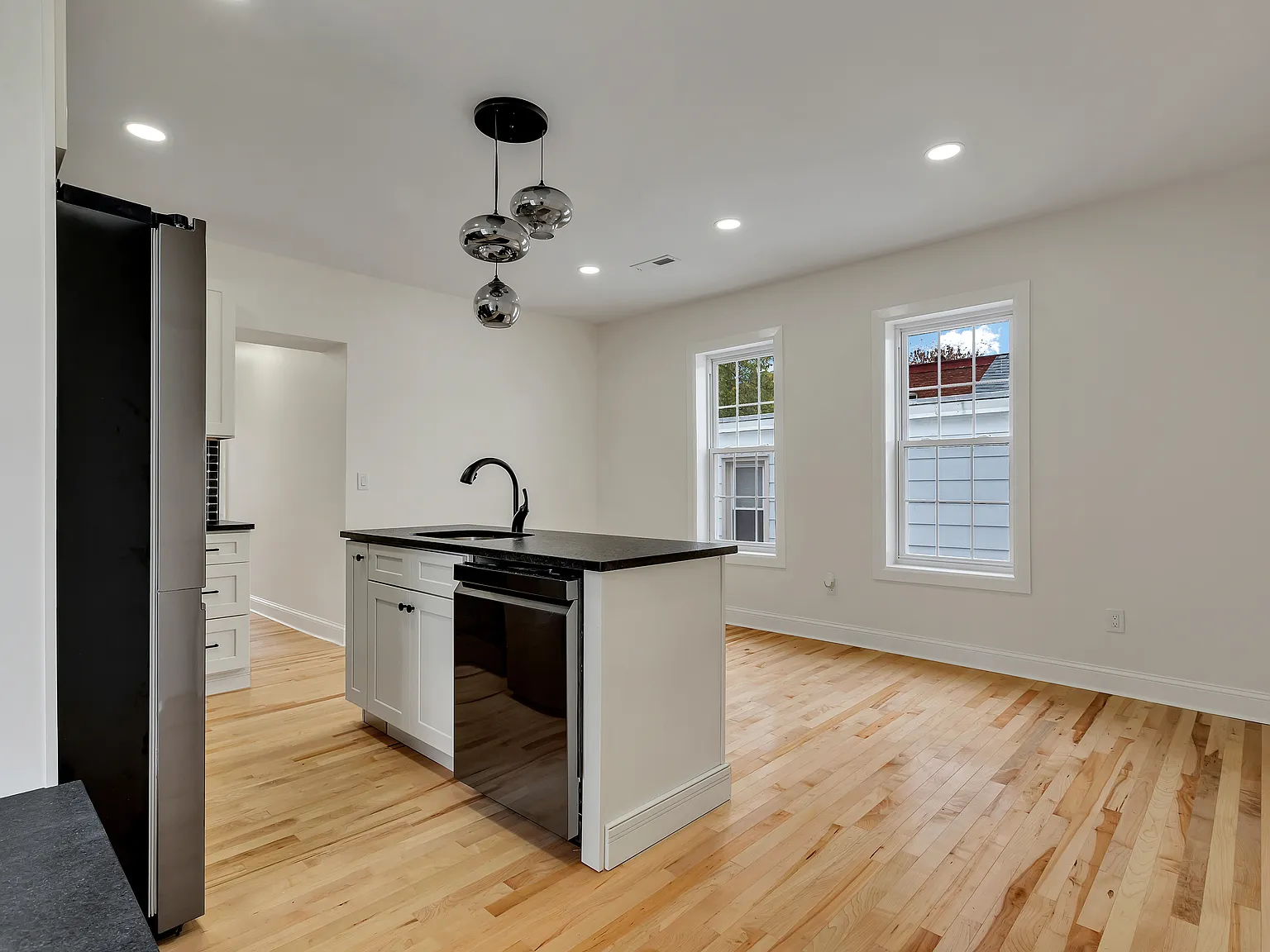 3 bed, $1,695 — Photo 4