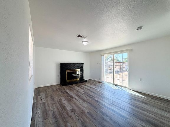 4th image of 25706 Ellis St