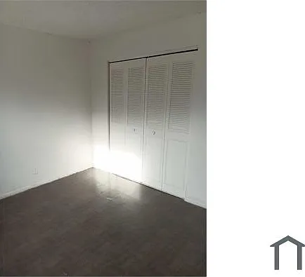 1202 E Houston St — Photo 9