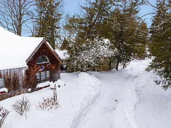 4th image of 10 S Stony Point Rd