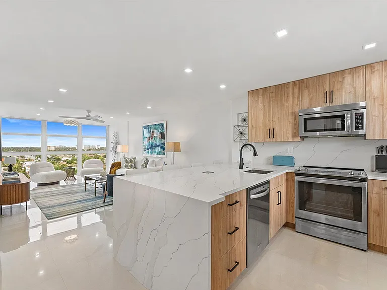 1391 S Ocean Blvd #906 — Photo 7