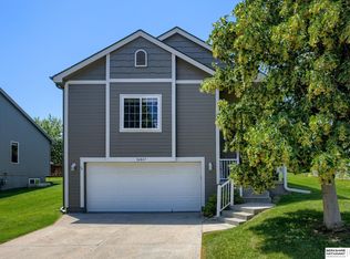 16067 Browne St, Omaha, NE 68116