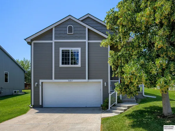 16067 Browne St, Omaha, NE 68116
