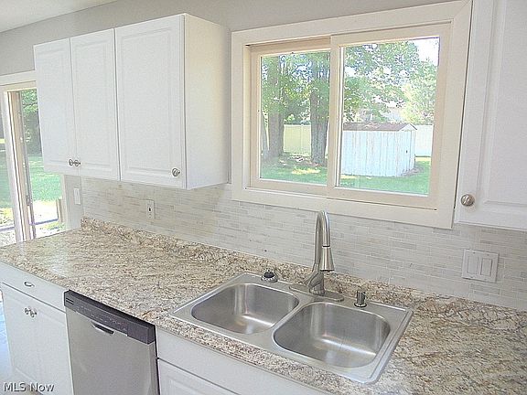 3rd image of 21301 Willow Ln
